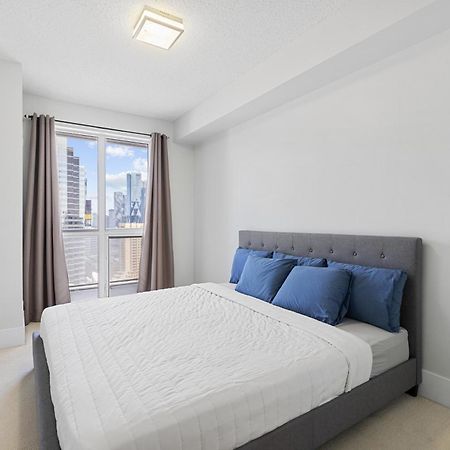 2Bedroom Cn Tower And Water Views - Free Parking - Rooftop Pool トロント エクステリア 写真