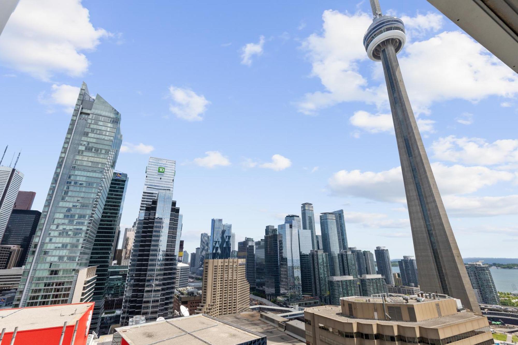 2Bedroom Cn Tower And Water Views - Free Parking - Rooftop Pool トロント エクステリア 写真
