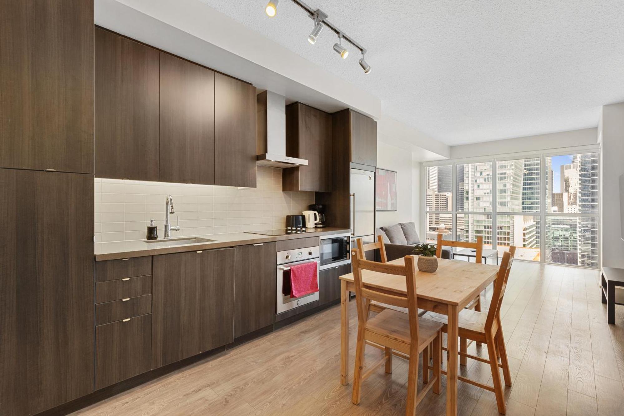 2Bedroom Cn Tower And Water Views - Free Parking - Rooftop Pool トロント エクステリア 写真