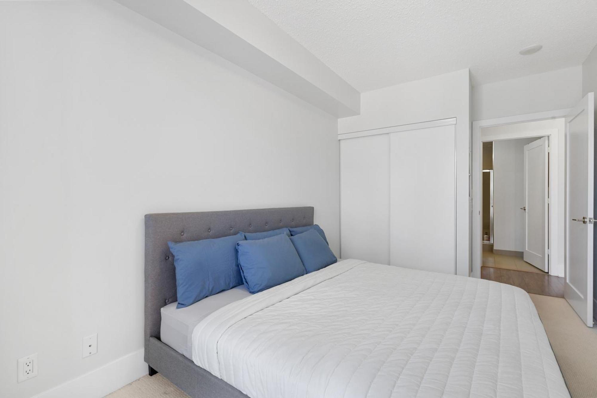 2Bedroom Cn Tower And Water Views - Free Parking - Rooftop Pool トロント エクステリア 写真