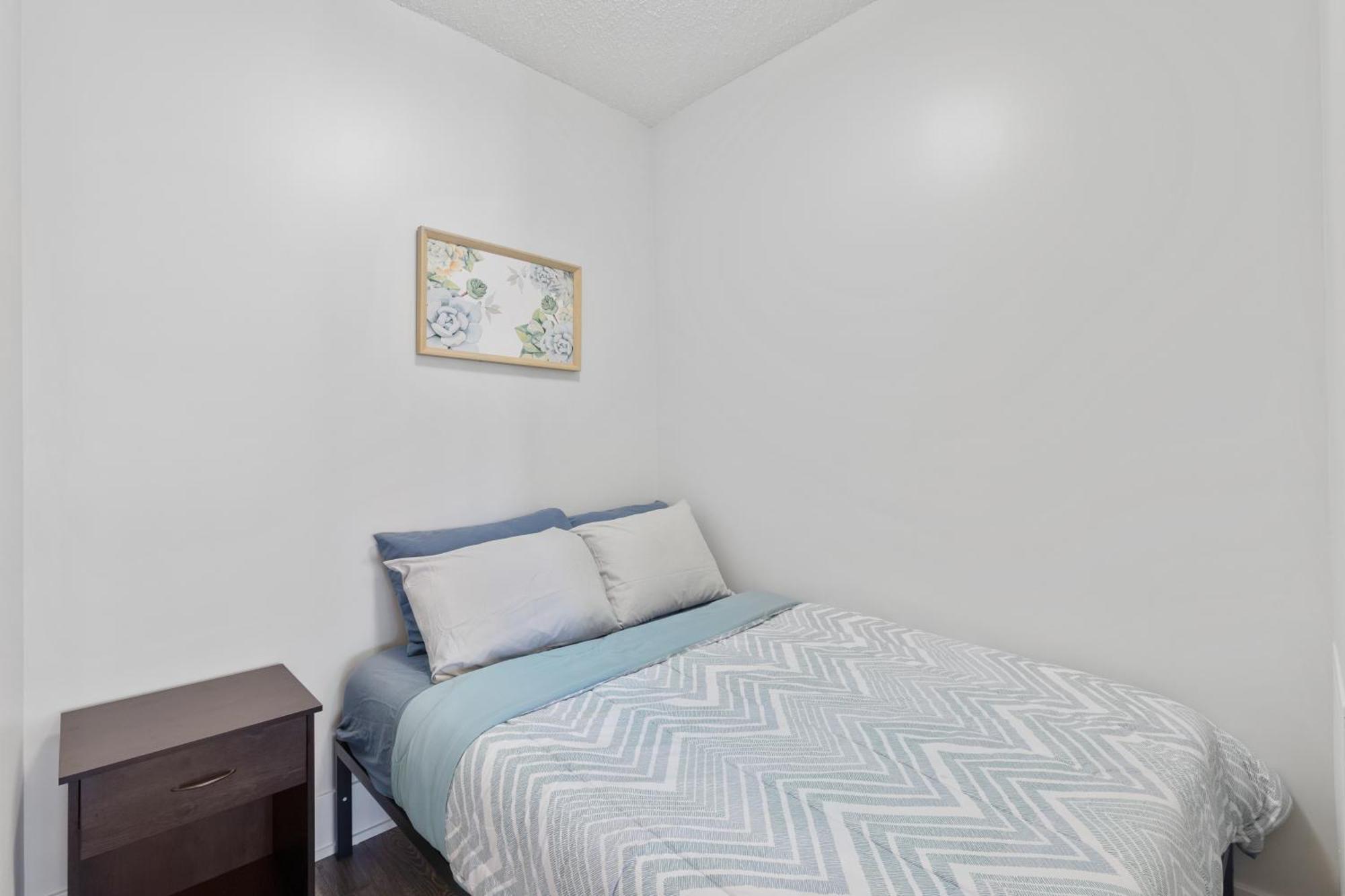 2Bedroom Cn Tower And Water Views - Free Parking - Rooftop Pool トロント エクステリア 写真