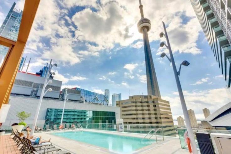 2Bedroom Cn Tower And Water Views - Free Parking - Rooftop Pool トロント エクステリア 写真