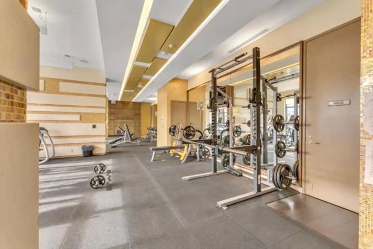 2Bedroom Cn Tower And Water Views - Free Parking - Rooftop Pool トロント エクステリア 写真