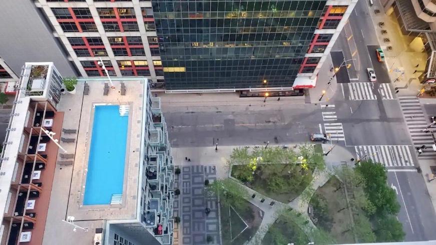 2Bedroom Cn Tower And Water Views - Free Parking - Rooftop Pool トロント エクステリア 写真