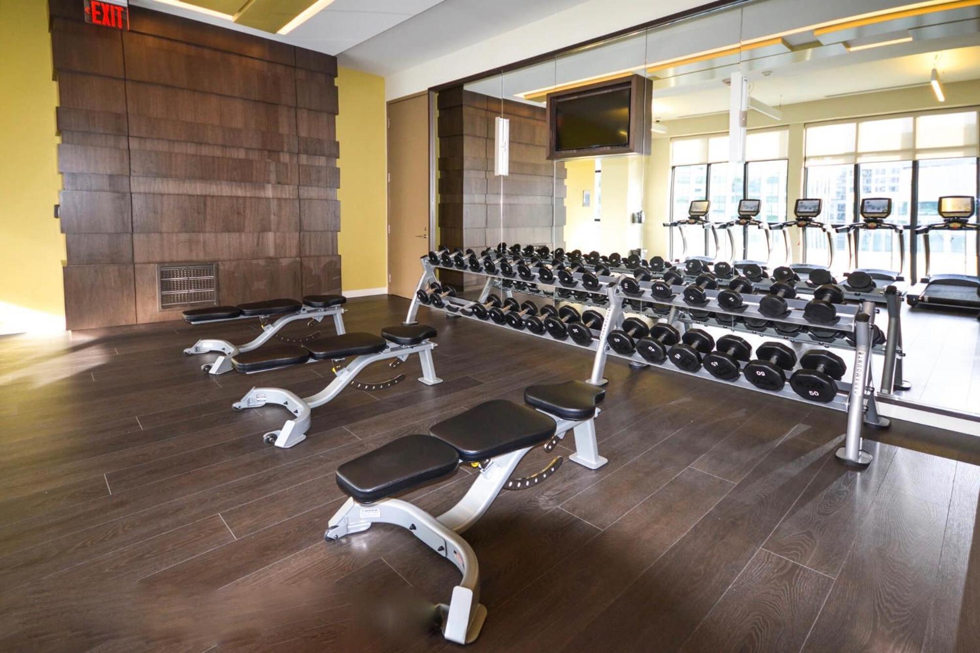 2Bedroom Cn Tower And Water Views - Free Parking - Rooftop Pool トロント エクステリア 写真